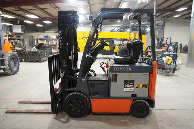 Image of Toyota 8FBCU25 equipment image 2