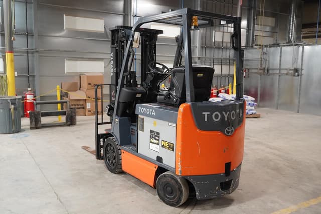 Image of Toyota 8FBCU25 equipment image 1