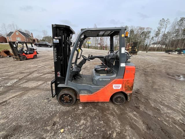 Image of Toyota 8FGCU30 equipment image 2