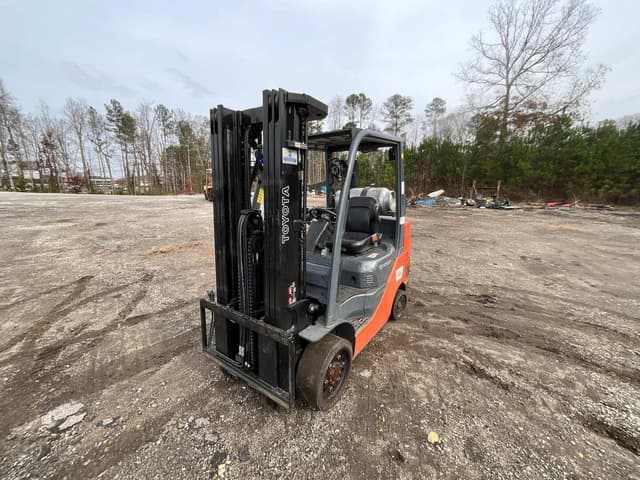 Image of Toyota 8FGCU30 equipment image 1