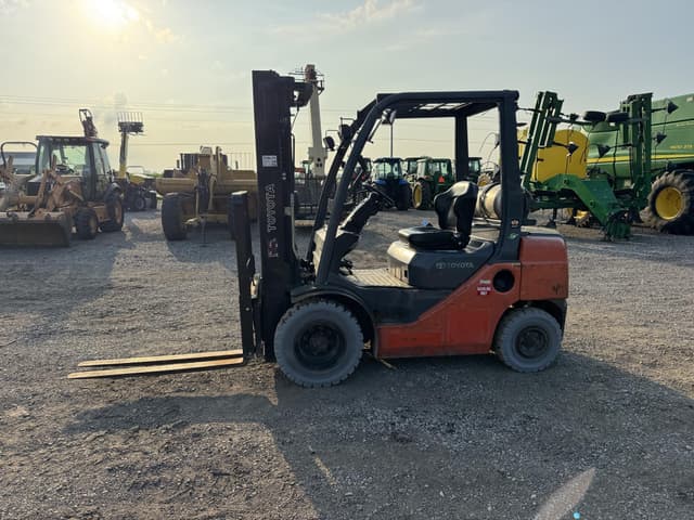 Image of Toyota 8FGU25 equipment image 1