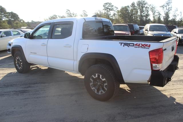 Image of Toyota Tacoma equipment image 2