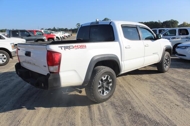 Image of Toyota Tacoma equipment image 3