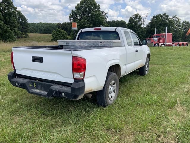 Image of Toyota Tacoma equipment image 4