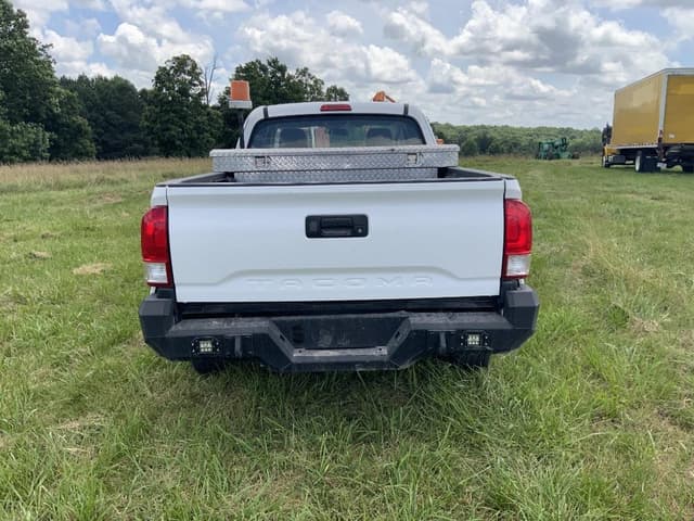 Image of Toyota Tacoma equipment image 3
