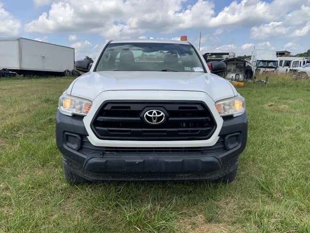 Image of Toyota Tacoma equipment image 1