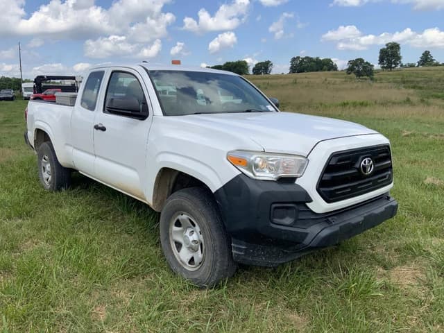 Image of Toyota Tacoma equipment image 2