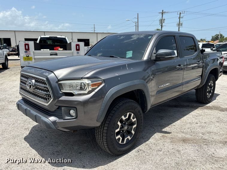2017 Toyota Tacoma Equipment Image0