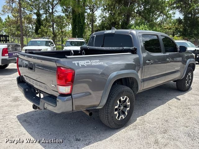 Image of Toyota Tacoma equipment image 4