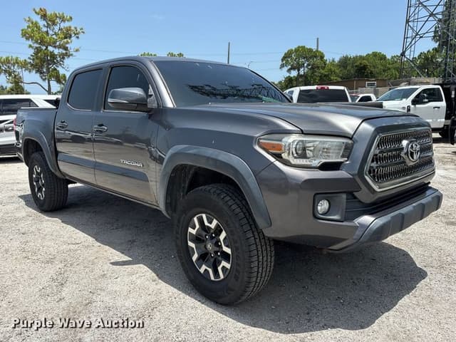 Image of Toyota Tacoma equipment image 2