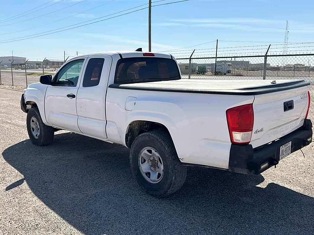 Image of Toyota Tacoma equipment image 3