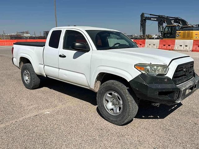 Image of Toyota Tacoma equipment image 1