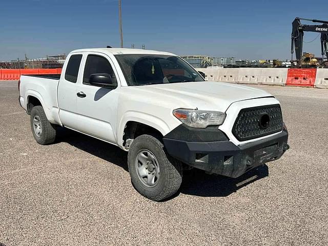 Image of Toyota Tacoma equipment image 1