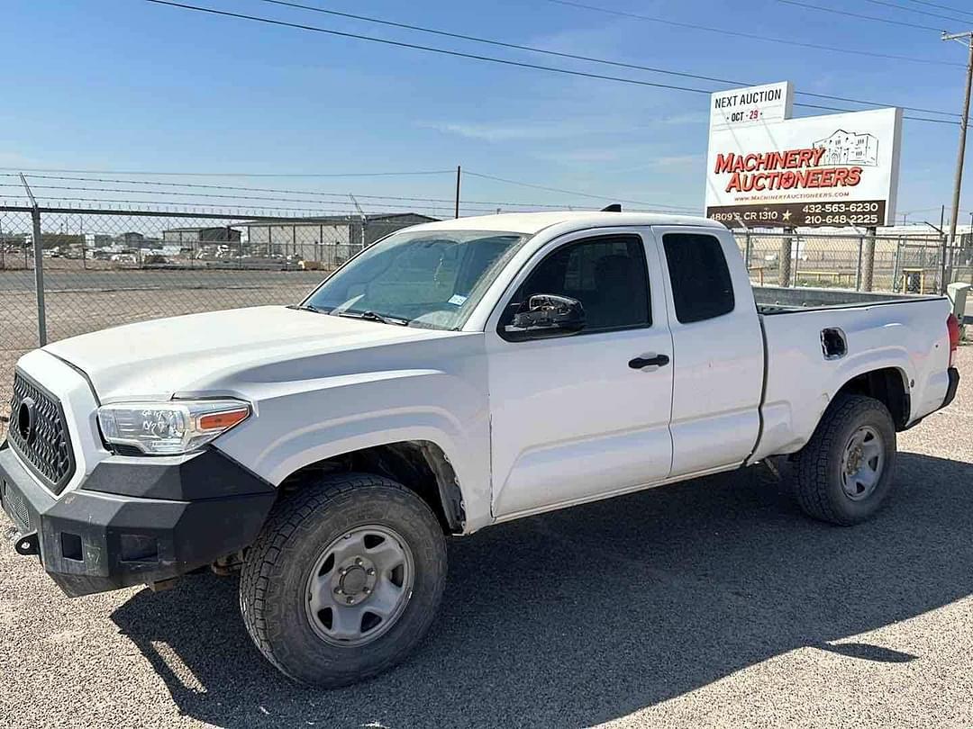 Image of Toyota Tacoma Primary image