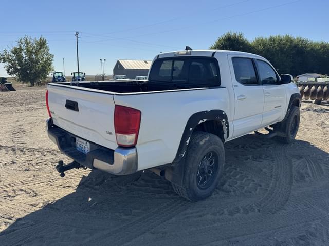 Image of Toyota Tacoma equipment image 4