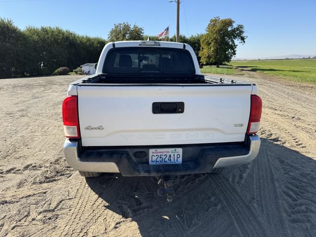 Image of Toyota Tacoma equipment image 3