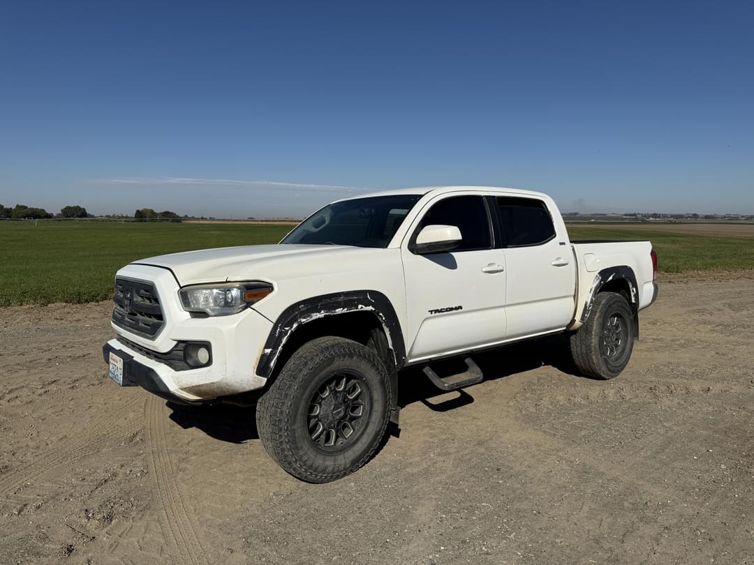 Image of Toyota Tacoma Primary image
