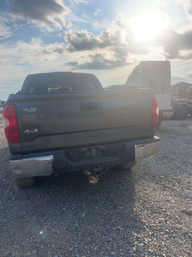 Image of Toyota Tundra equipment image 2