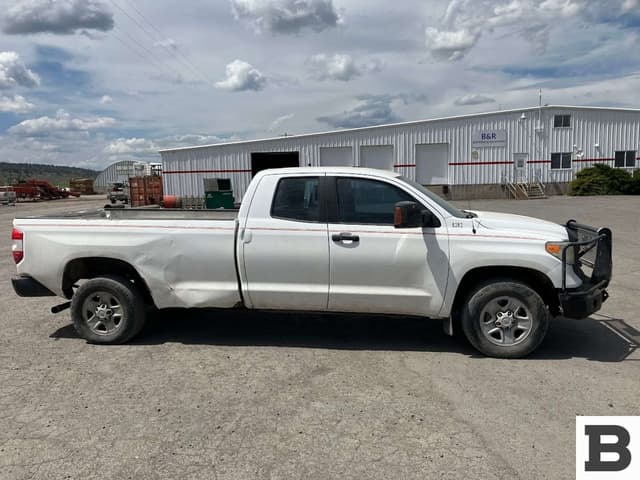 Image of Toyota Tundra equipment image 2