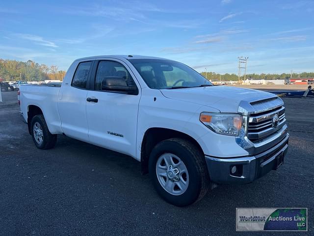 Image of Toyota Tundra SR5 equipment image 3