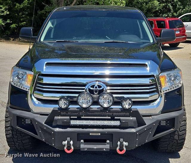 Image of Toyota Tundra SR5 equipment image 1