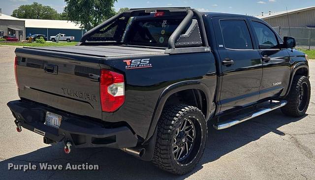 Image of Toyota Tundra SR5 equipment image 4