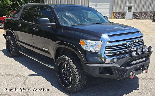 Image of Toyota Tundra SR5 equipment image 2