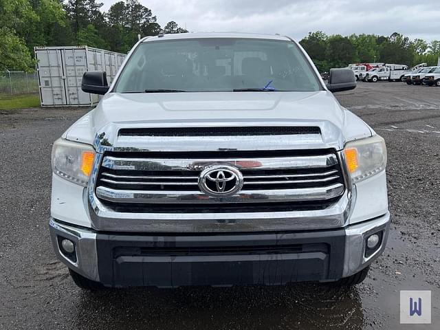 Image of Toyota Tundra SR5 equipment image 2