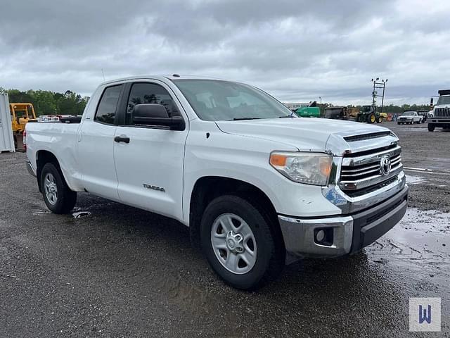 Image of Toyota Tundra SR5 equipment image 3