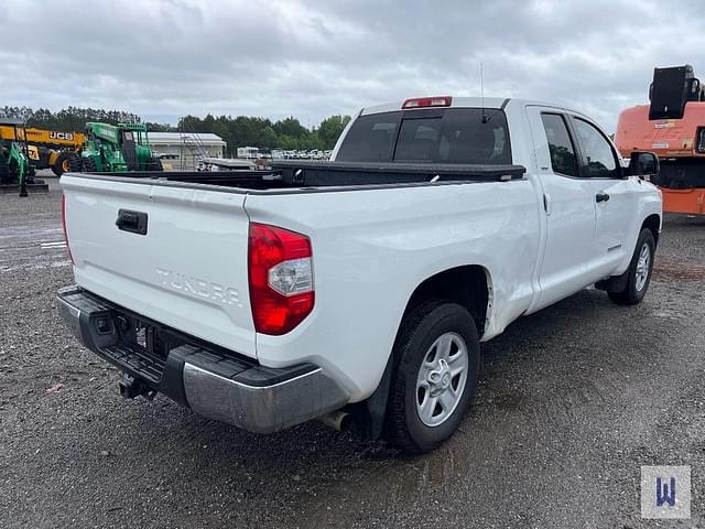 Image of Toyota Tundra SR5 equipment image 4