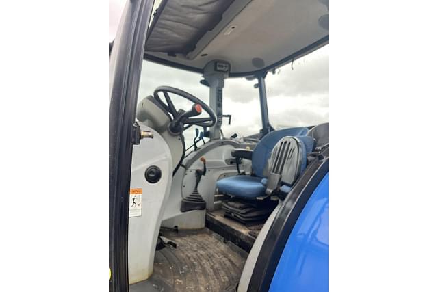Image of New Holland TS6.110 equipment image 4