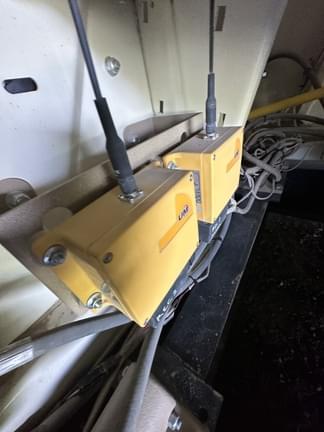 Image of Unverferth Seed Runner 3755XL equipment image 3