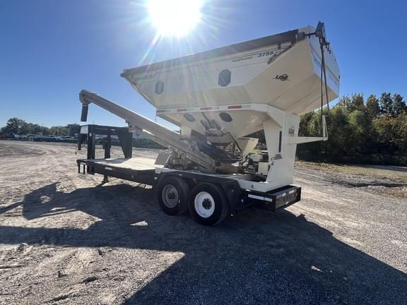 Image of Unverferth Seed Runner 3755XL equipment image 4