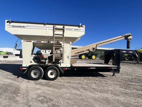 Image of Unverferth Seed Runner 3755XL equipment image 2