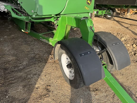 2017 Unverferth Roadrunner 542 Equipment Image0