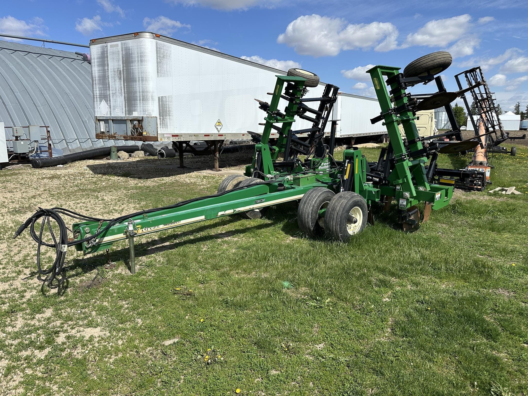 2017 Unverferth Zone-Builder 132 Equipment Image0