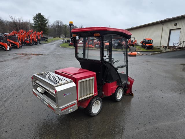 Image of Ventrac 3400Y equipment image 4