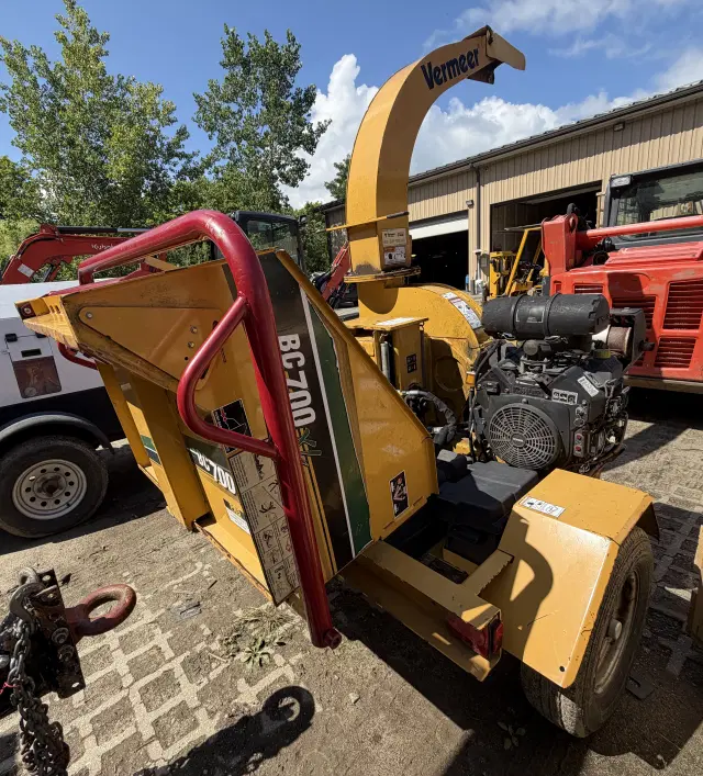 Image of Vermeer BC700XL equipment image 3