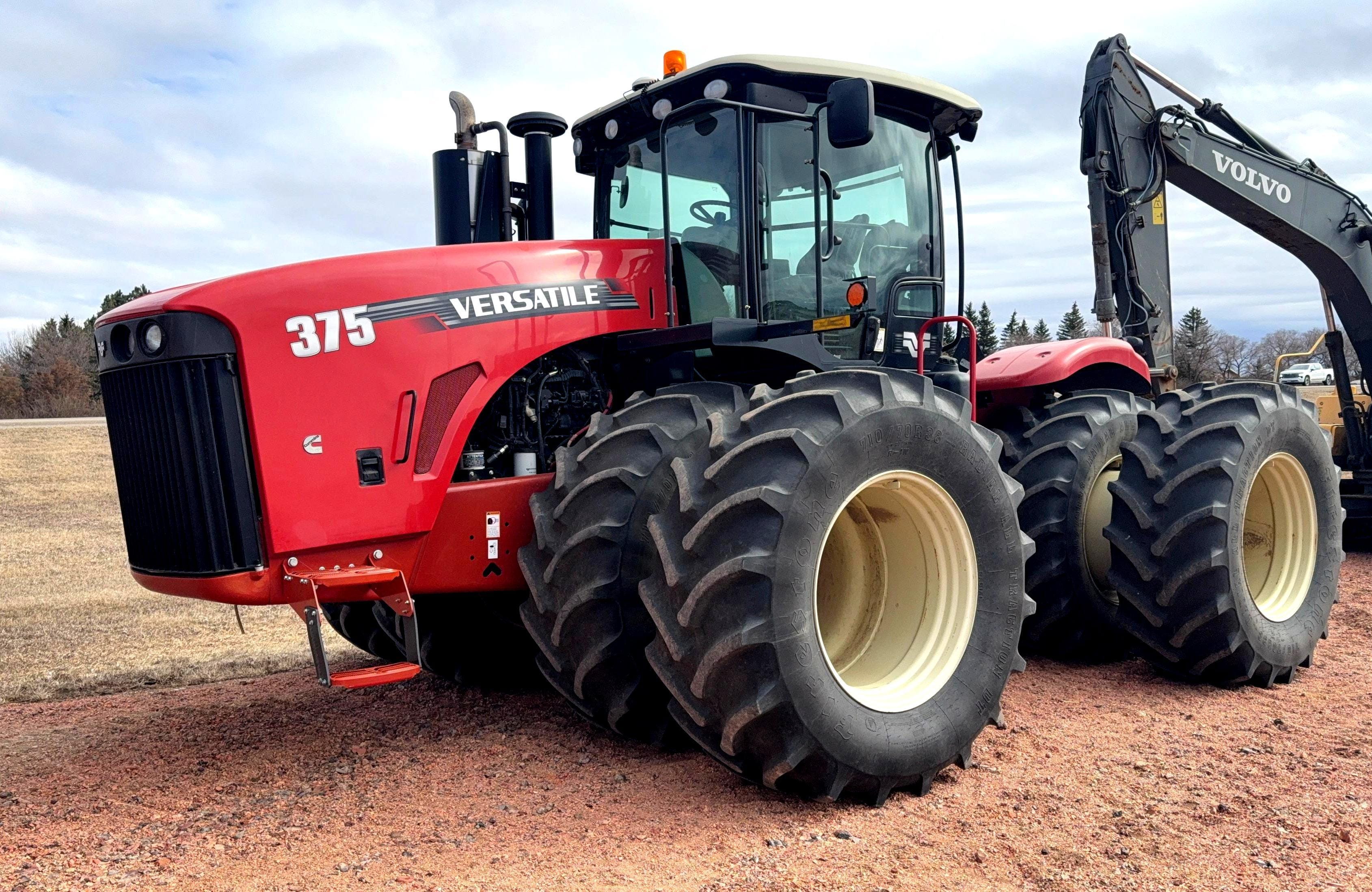 2017 Versatile 375 Equipment Image0