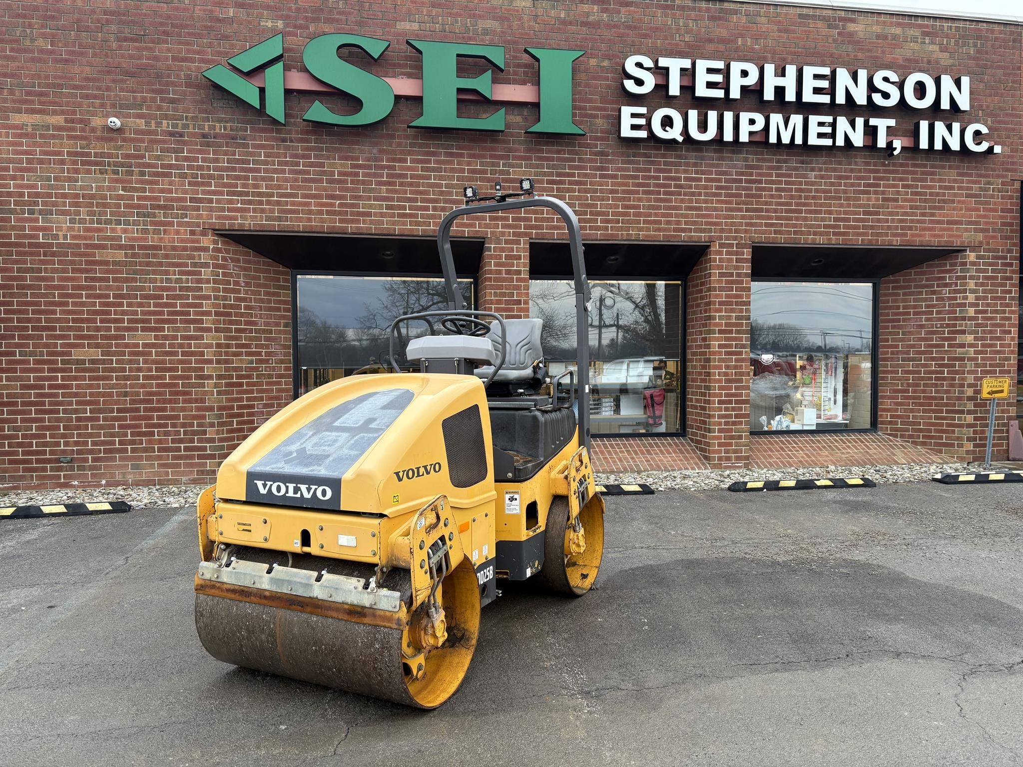 2017 Volvo DD25B Equipment Image0