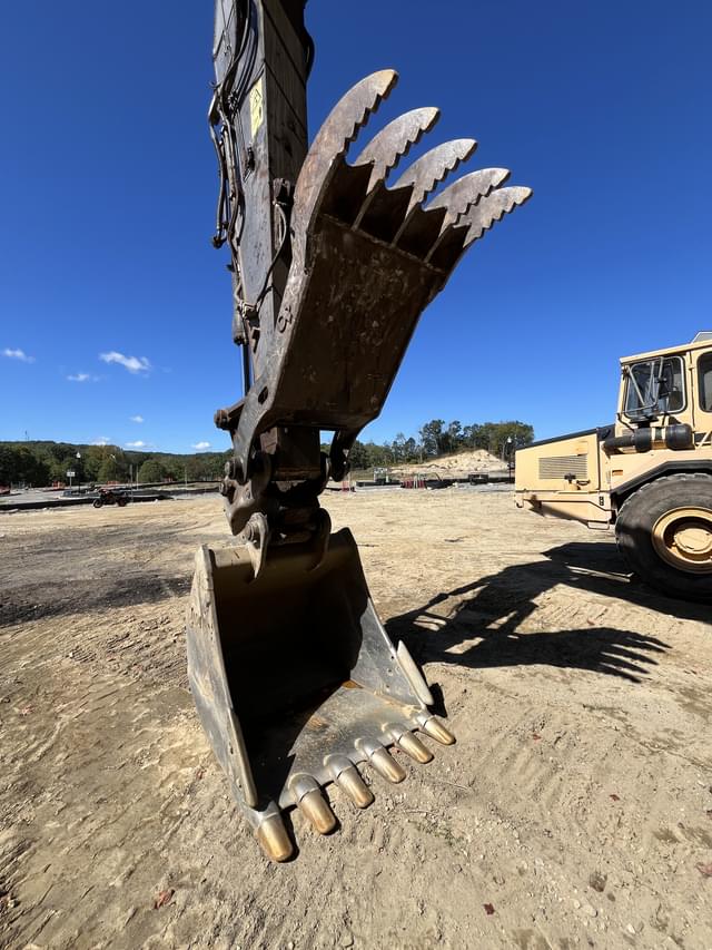 Image of Volvo EC250EL equipment image 4