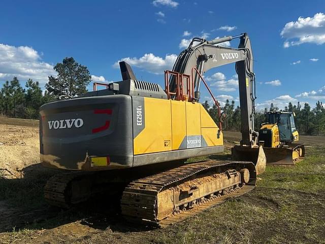 Image of Volvo EC250EL equipment image 4
