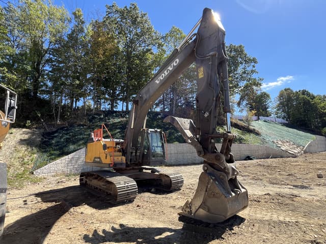 Image of Volvo EC250EL equipment image 2