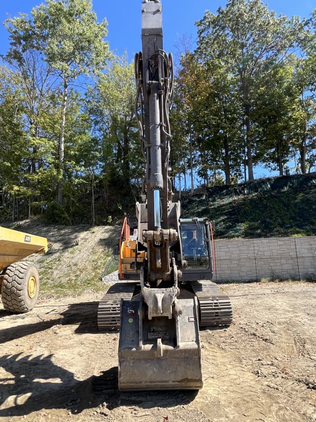Image of Volvo EC250EL equipment image 3
