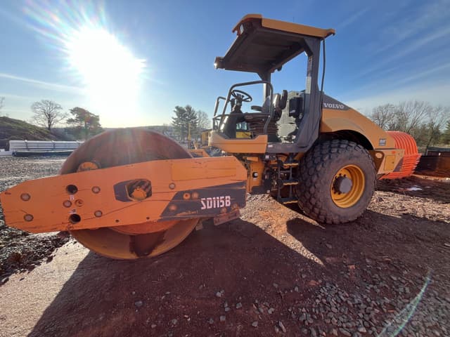 Image of Volvo SD115B equipment image 3