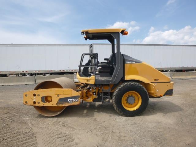 SOLD - 2017 Volvo SD75B Construction with 1,405 Hrs | Tractor Zoom