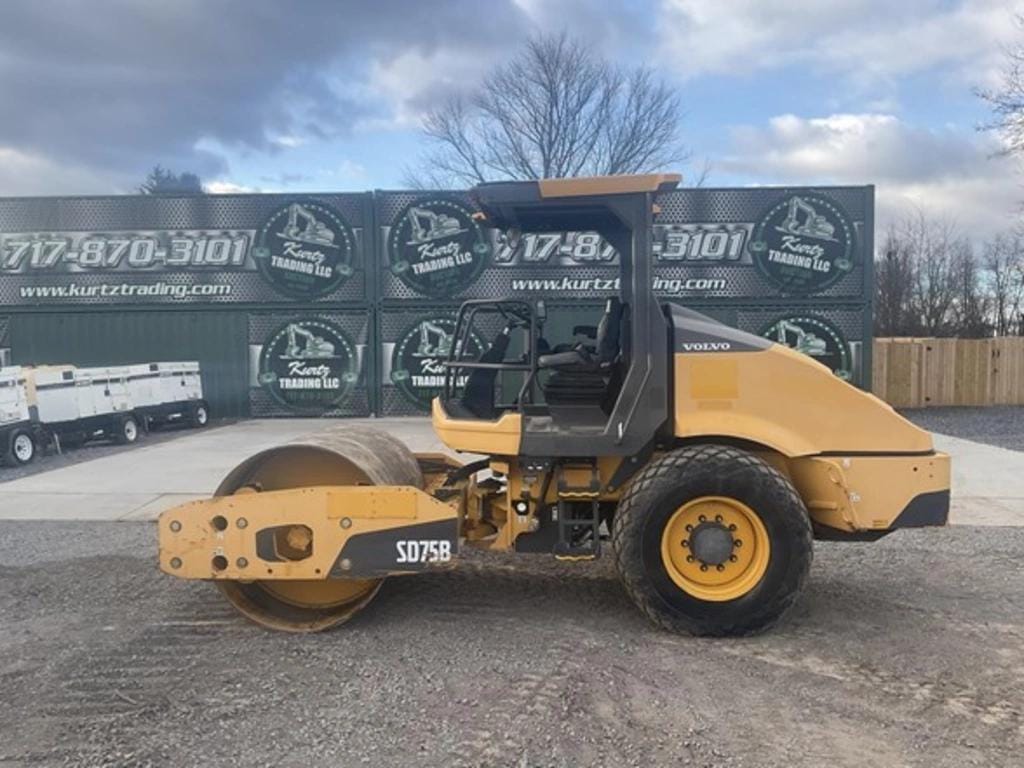 2017 Volvo SD75B Equipment Image0