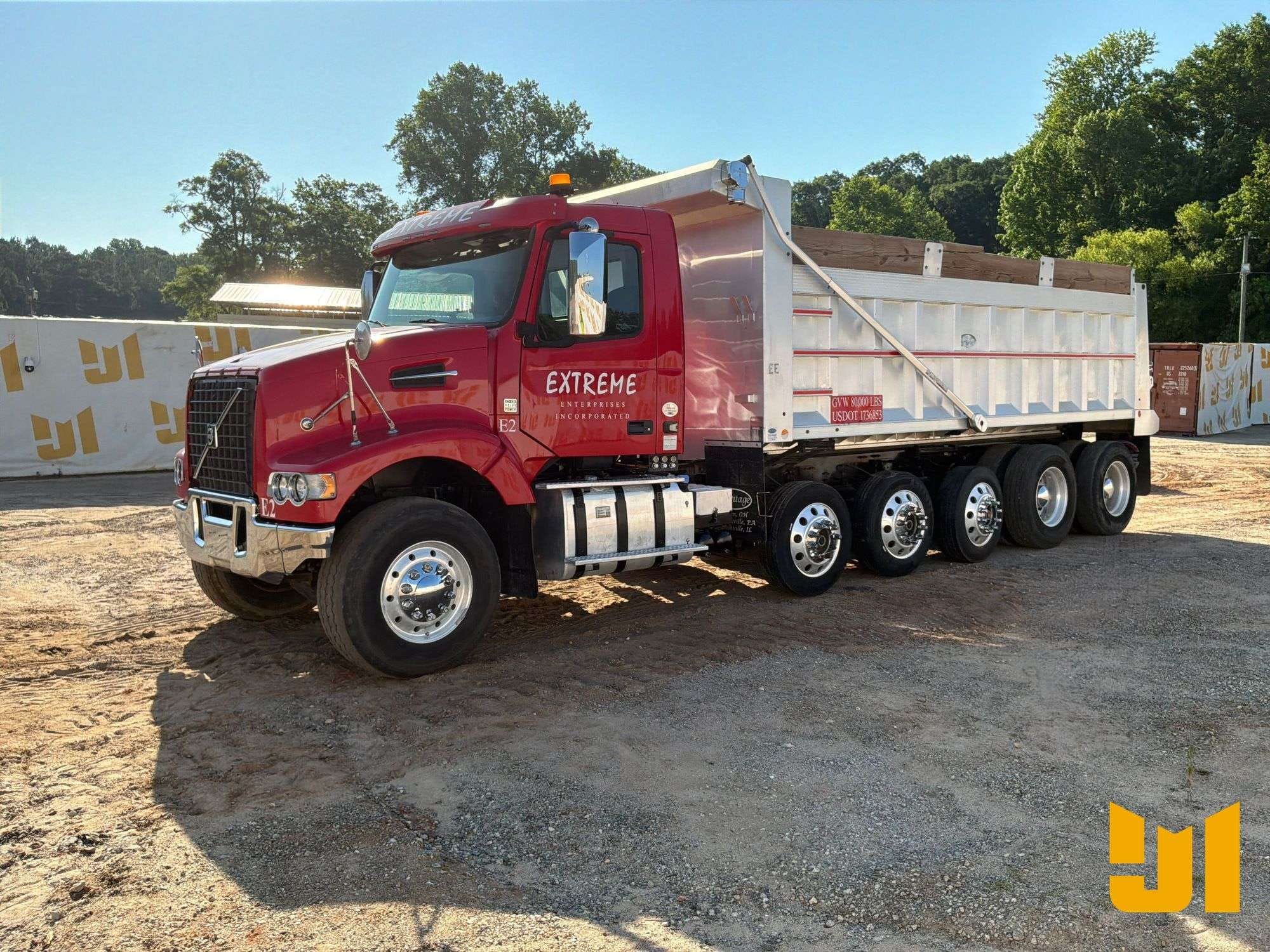 2017 Volvo VHD Equipment Image0