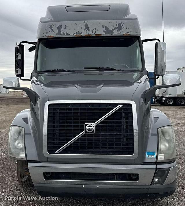 Image of Volvo VN equipment image 1