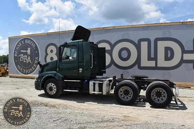 Image of Volvo VNL equipment image 4